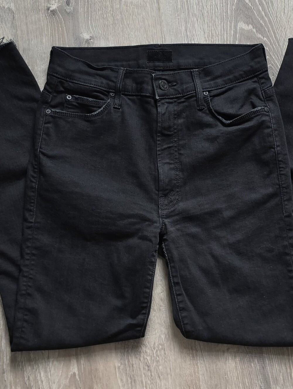 MOTHER Black Frayed Hem Ankle Crop Jeans